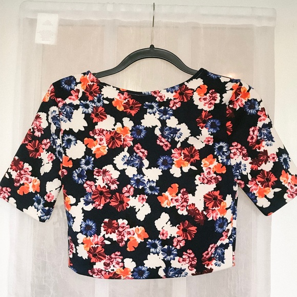 Express Floral Short Sleeve Crop Top - Picture 3 of 3